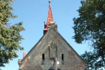 Hlavní vchod ( © Aleš Marek 09/2006)