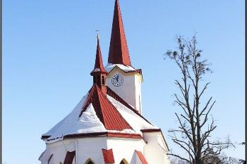 pohled na kostel ze hřbitova ( © Jan P. Štěpánek 01/2006)