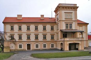 Severní průčelí ( © Luděk Pitter 03/2005)