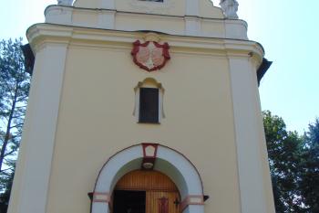 Kaple Sv. Huberta z konce 18.stol. jižně od zámku (© Dušan Dohňanský  08/2023)