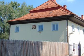 Záp. strana zámku (© Dušan Dohňanský  08/2023)