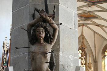 Svatý Šebestián u prvního pilíře severní mezilodní arkády (© Ivan Grisa, 09/2006)