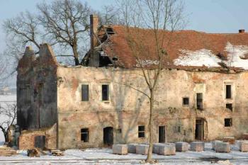 Část zámeckého křídla (© Aleš Marek 01/2006)
