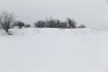 Zachovalý vnější val na jihu ( © Roman Řezáč 01/2006)