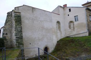 Klášter Hradiště nad Jizerou-pozůstatky kláštera a zámek (© Vlastislav Mareček, 12/2015)