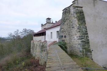 Klášter Hradiště nad Jizerou-pozůstatky kláštera a zámek (© Vlastislav Mareček, 12/2015)