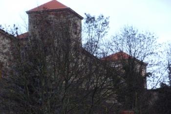 Klášter Hradiště nad Jizerou-pozůstatky kláštera a zámek (© Vlastislav Mareček, 12/2015)