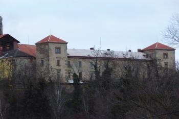 Klášter Hradiště nad Jizerou-pozůstatky kláštera a zámek (© Vlastislav Mareček, 12/2015)