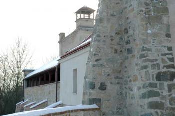 Ochoz spolu s částí zdi (© Aleš Marek 01/2006)