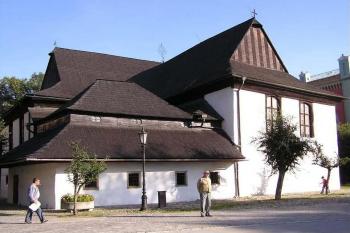Celkový pohled na východní stranu kostela (© Jan P. Štěpánek 09/2005)