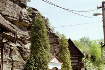 Karba při cestě na místo hradu (©2003 Jiří Čížek)