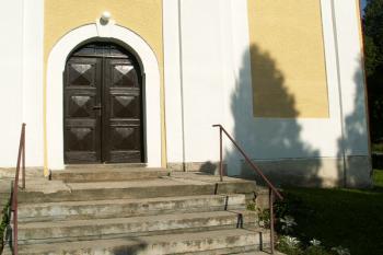 Vstupní portál dveří (© Miroslav BITTER 09/2006)