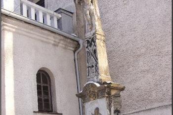 kamenný kříž z roku 1858 ( © Jan P. Štěpánek 01/2006)