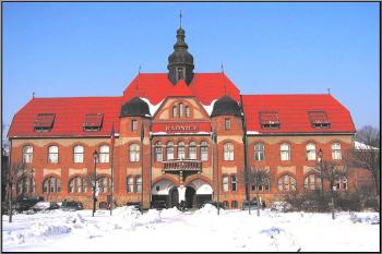 čelní pohled na budovu radnice ( © Jan P. Štěpánek 01/2006)
