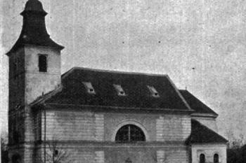 kostel od jihu na poč. 20. století (© Antonín Podlaha: Posvátná místa království Českého; Díl 1. Vikariáty: Českobrodský, Černokostelecký, Mnichovický a Prosecký, Dědictví sv. Jana Nepomuckého, Praha 1907)
