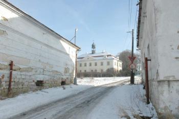 Pohled od hlavní silnice (© Aleš Marek 01/2006)