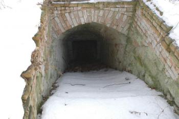 Pohled na zámek od sklepů (© Aleš Marek 01/2006)
