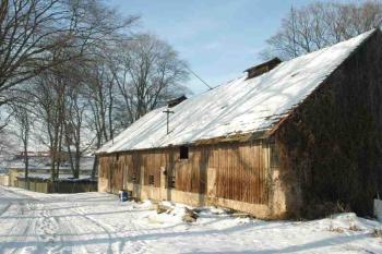 Hospodářské budovy u zámku (© Aleš Marek 01/2006)