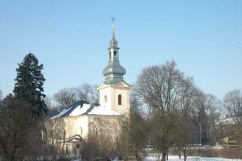 Pohled na kostel od mostu čtyř živlů (© Aleš Marek 02/2006)