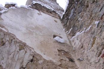 torzo jednoho z komínů Révayovského kaštiela ( © Jan P. Štěpánek 11/2007)