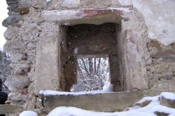 kamenné ostění okénka Révayovského kaštiela (zámku) ( © Jan P. Štěpánek 11/2007)