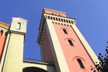 kostelní zvonicová věž - campanella ( © Jan P. Štěpánek 09/2005)