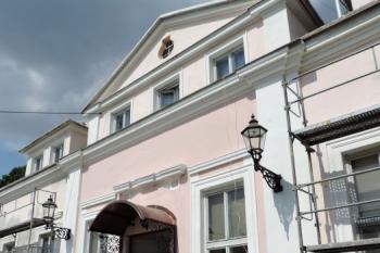 vstupní rizalit jihozápadního průčelí ( © Jan P. Štěpánek 07/2014)