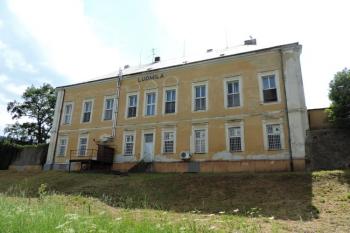 zahradní průčelí zámku ( © Jan P. Štěpánek 07/2014)