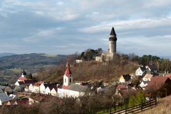 hrad a město Štramberk pod ním ( © Jan P. Štěpánek 11/2012)