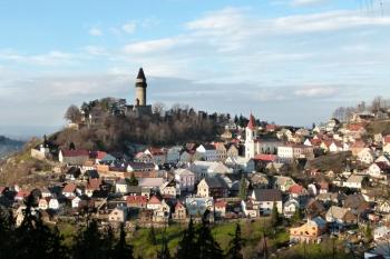 město Štramberk od jeskyně Šipky (© Jan P. Štěpánek 11/2012)