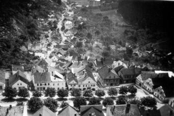 Štramberk - Fotopohled na město kolem roku 1930 - soukr.sbírka IvoR (© anonym)