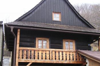 Jeden za maloměstských polodřevěných domů na předměstí (© Jan P. Štěpánek, 11/2006)