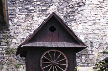 Historická studna při hradbách (© Jan P. Štěpánek, 11/2006)