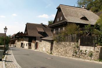 Roubené domy (ul. Dolní Bašta) ( © Miroslav BITTER 08/2007)