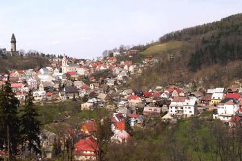 Celkový pohled na Štramberk ze severního úbočí Kotouče. ( © Miroslav BITTER 03/2007)