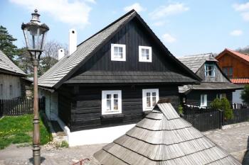 jeden z poloroubených maloměstských domečků na štramberské 