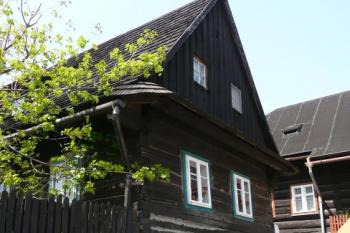 jeden z roubených maloměstských domů na Jaroňkově ulici ( © Jan P. Štěpánek 05/2008)