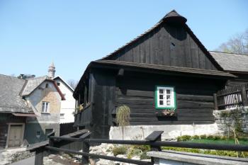 památkově chráněná roubenka čp. 199 na ulici Zauličí ( © Jan P. Štěpánek 04/2009)