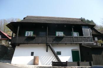nově zrekonstruovaný objekt čp. 199 na ulici Zauličí ( © Jan P. Štěpánek 04/2009)