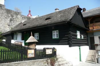 maloměstský domek čp. 111 při městské hradbě vně města ( © Jan P. Štěpánek 04/2009)
