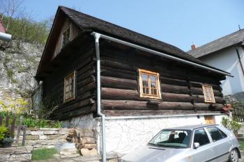 roubený maloměstský domek na ulici Horní bašty ( © Jan P. Štěpánek 04/2009)