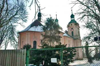 Pohled na kostel od zámku ( © Aleš Marek 02/2006)