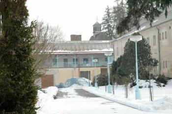 Pohled na hlavní křídlo (© Aleš Marek 02/2006)