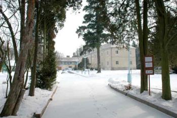 Pohled přes plot (© Aleš Marek 02/2006)