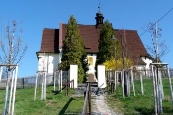 kostel svatého Václava ze 14. století ( © František Kinař 05/2017)