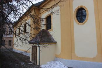 Jižní stěna kostela ( © Ivan Grisa 12/2009)