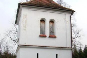 Zvonice přistavěná r. 1483 ( © Filip Matoušek 03/2002)