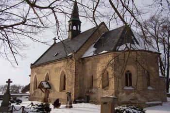 kostel sv. Mikuláše se hřbitovem (© Stanislav Drda 02/2006)