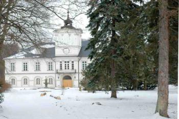 Zámek s fontánou ( © Aleš Marek 02/2006)