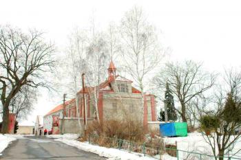 Pohled na zámek z hlavní silnice ( © Aleš Marek 02/2006)